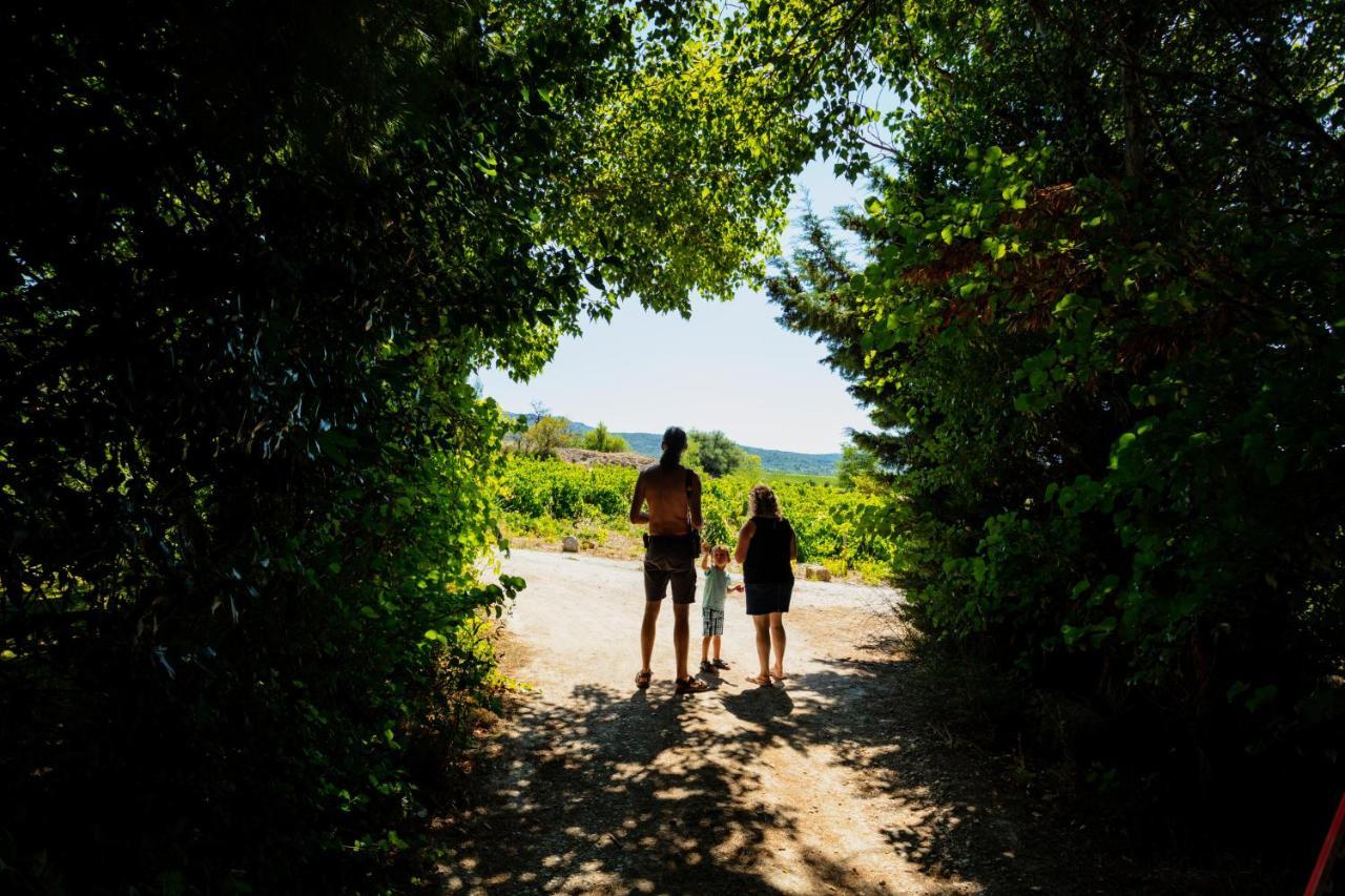 Camping La Peiriere Tuchan Экстерьер фото