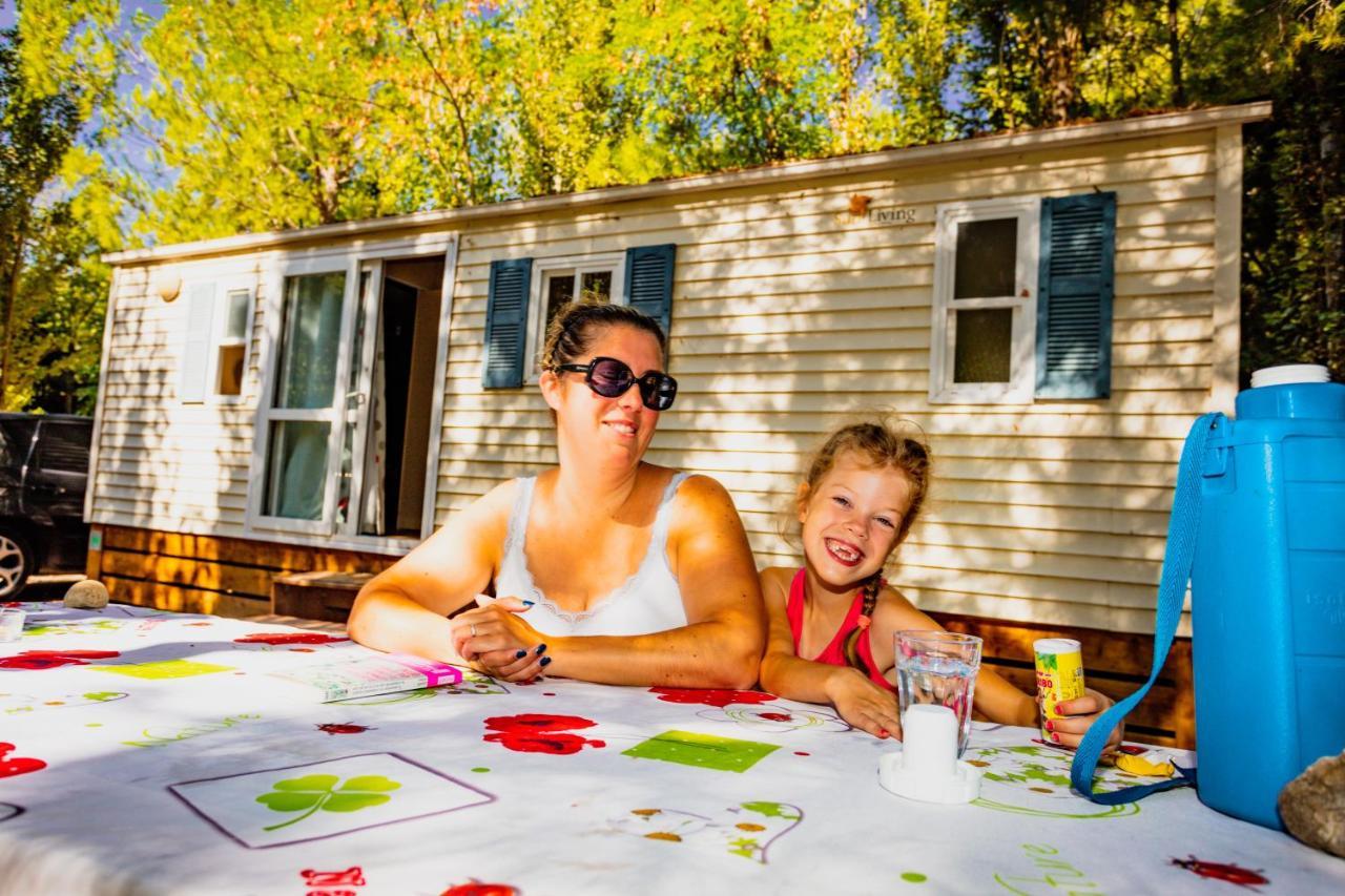 Camping La Peiriere Tuchan Экстерьер фото