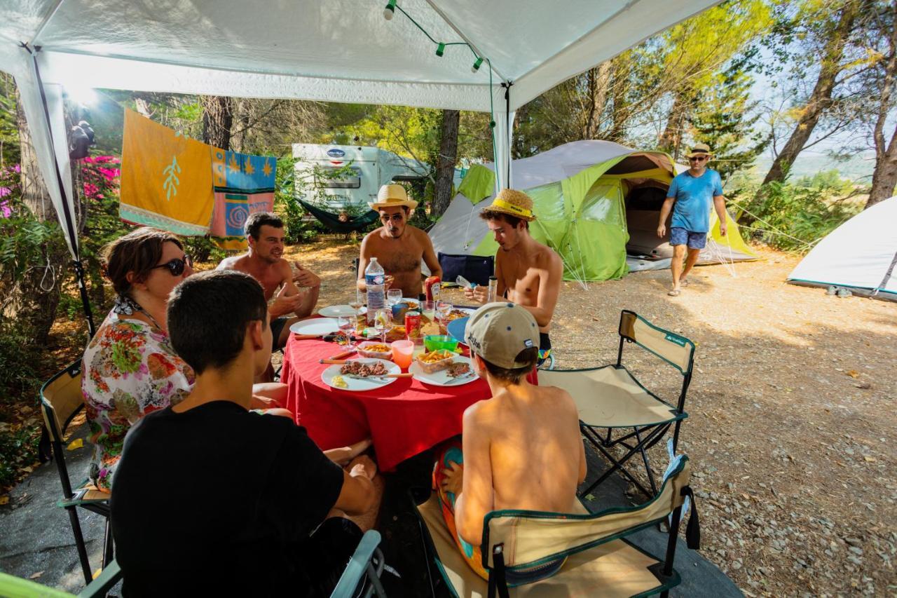 Camping La Peiriere Tuchan Экстерьер фото